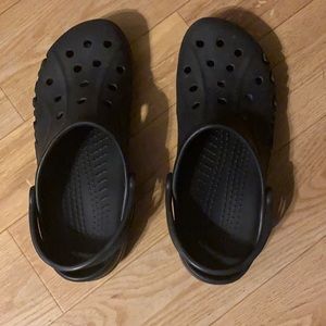 Black Crocs size 13